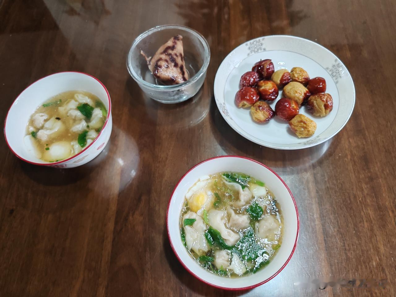 早餐吃什么？
周五孙子还要去幼小衔接班，八点半上课，按时给他吃早饭。

七点在蒸