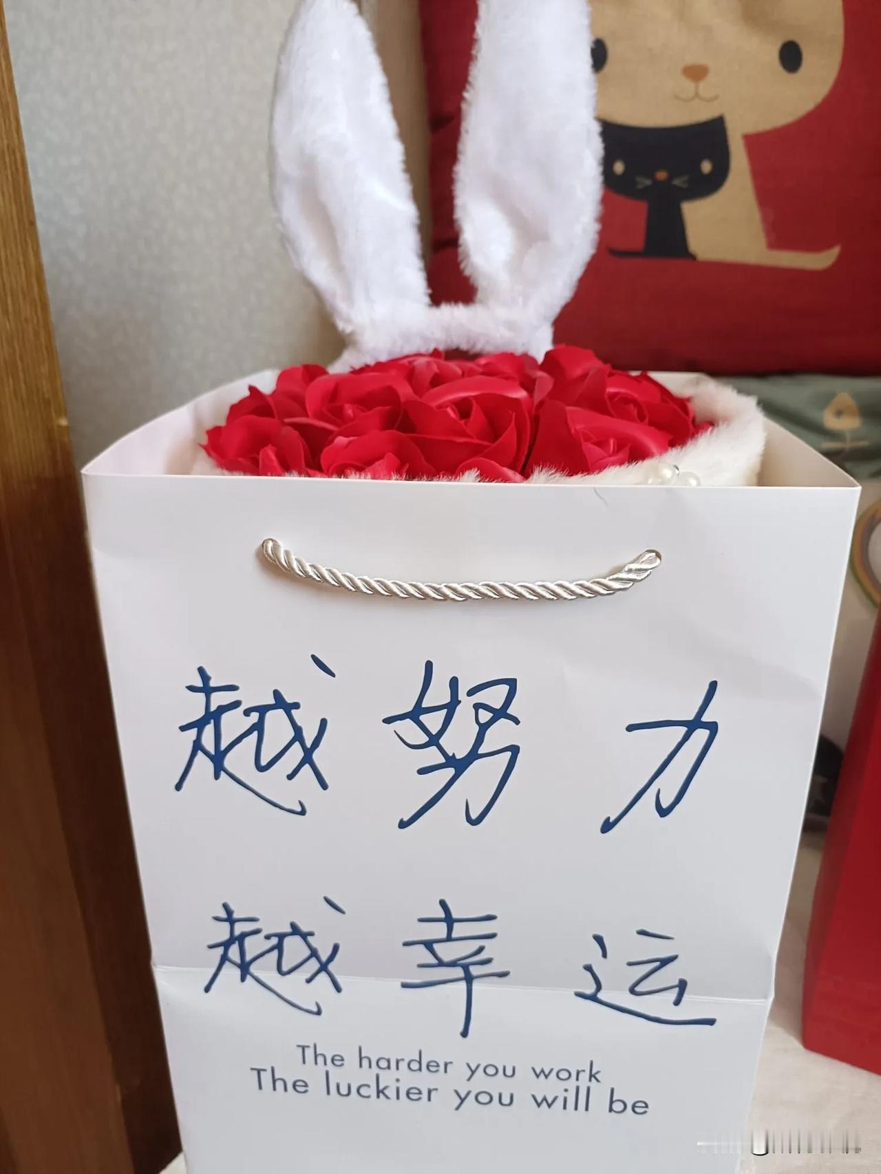 我以为我是困在了感情里出不来了

后来发现

我只是想好好的活下去

几天的拿水