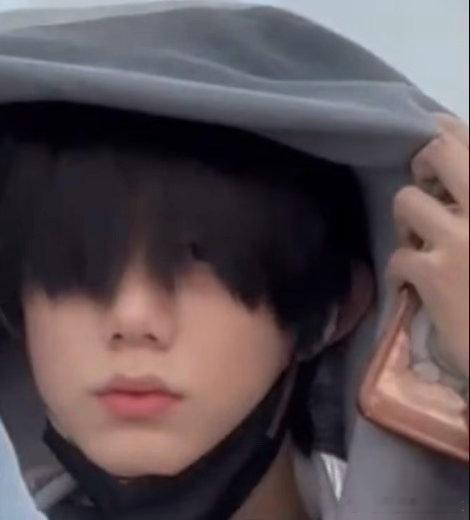 问问 