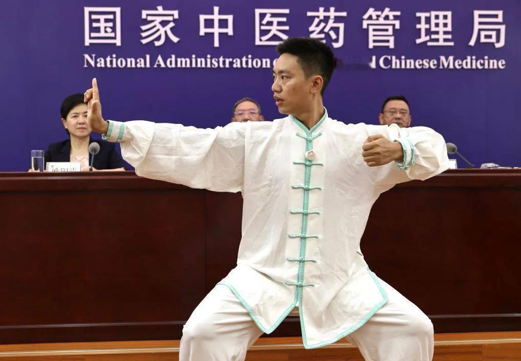 秋冻、贴秋膘、收敛心神……秋季养生你是怎样做的

进入秋季，民间流传秋冻、贴秋膘