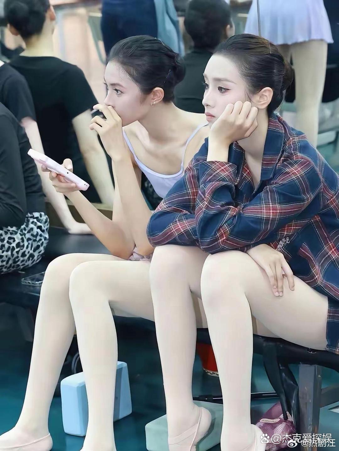 不得不说，艺校的姑娘们个个都颜值出众，气质也格外亮眼，真的太让人惊艳了。