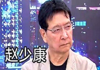 赵少康与黄光芹同为台湾地区资深媒体人，二人立场倾向高度相近，是一路货色。馆长称赞