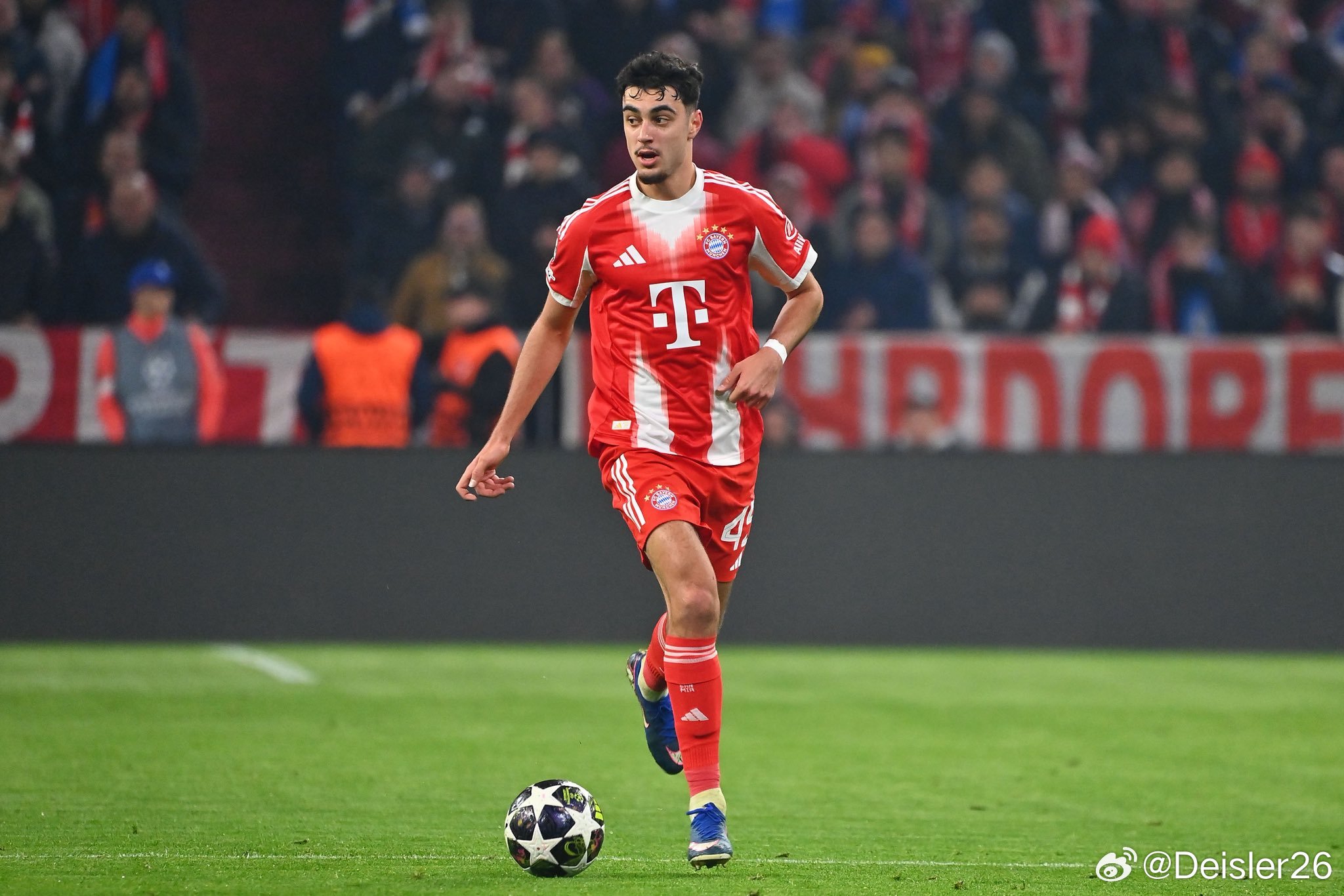 🚨❌亞歷山大·帕夫洛維奇因傷（髖部問題）暫時不會前往德國國家隊。經過進一步審查