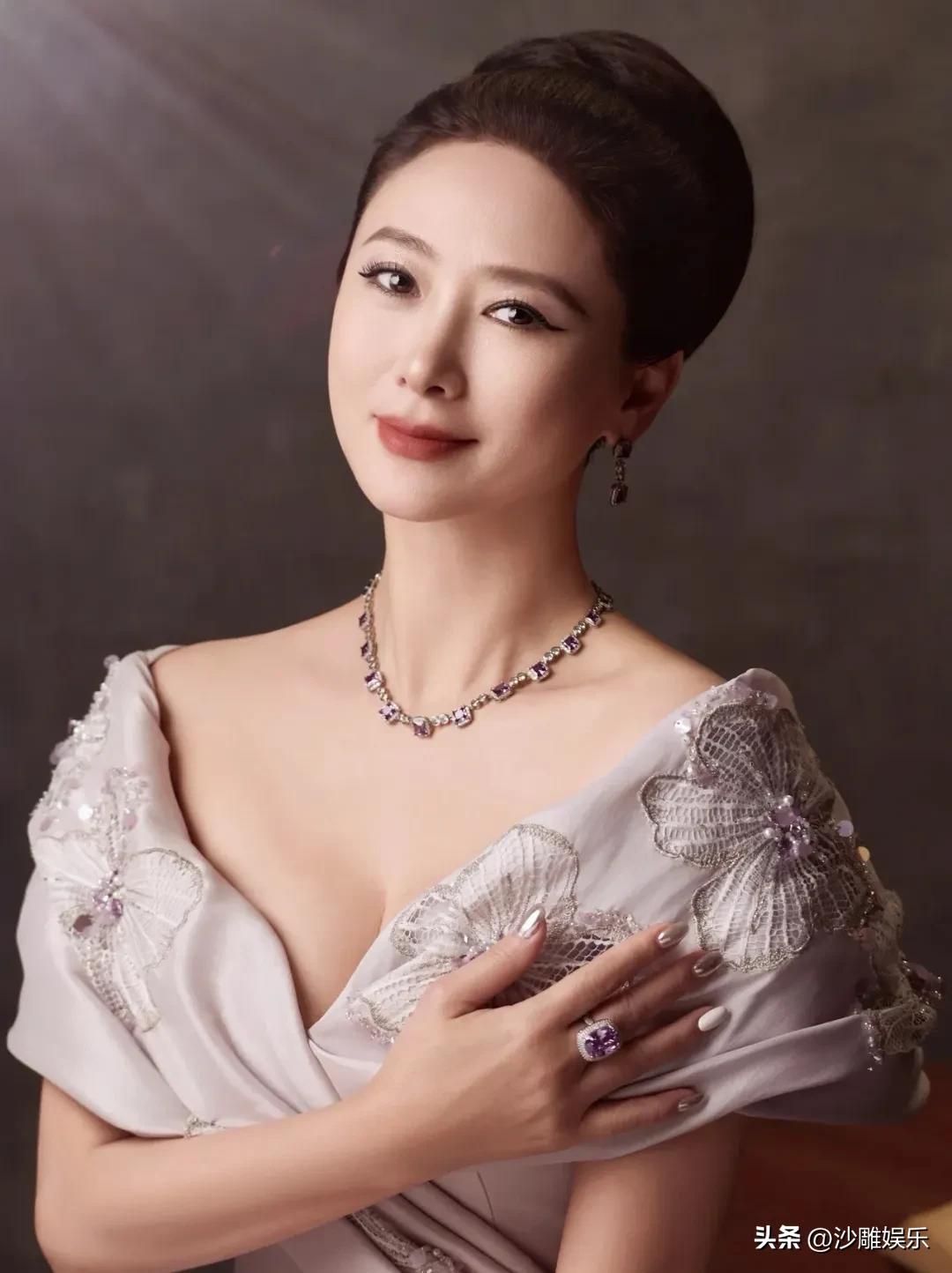 翁虹，正面回应！

3月31日深夜，一向低调的翁虹，突然冲上了热搜。

这一次，