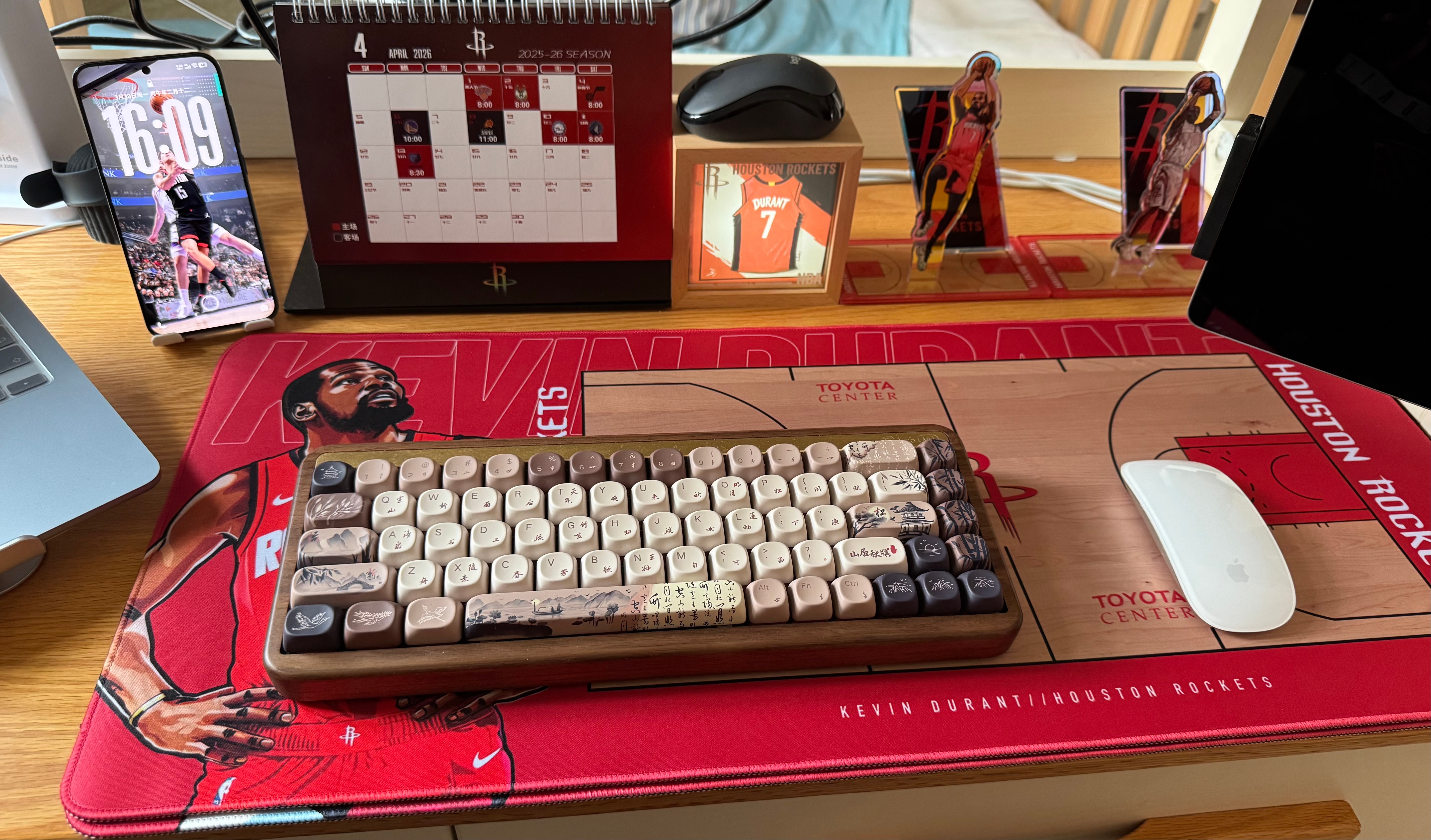 联盟的KD主题桌垫到了，很满意[机智][机智][机智] 