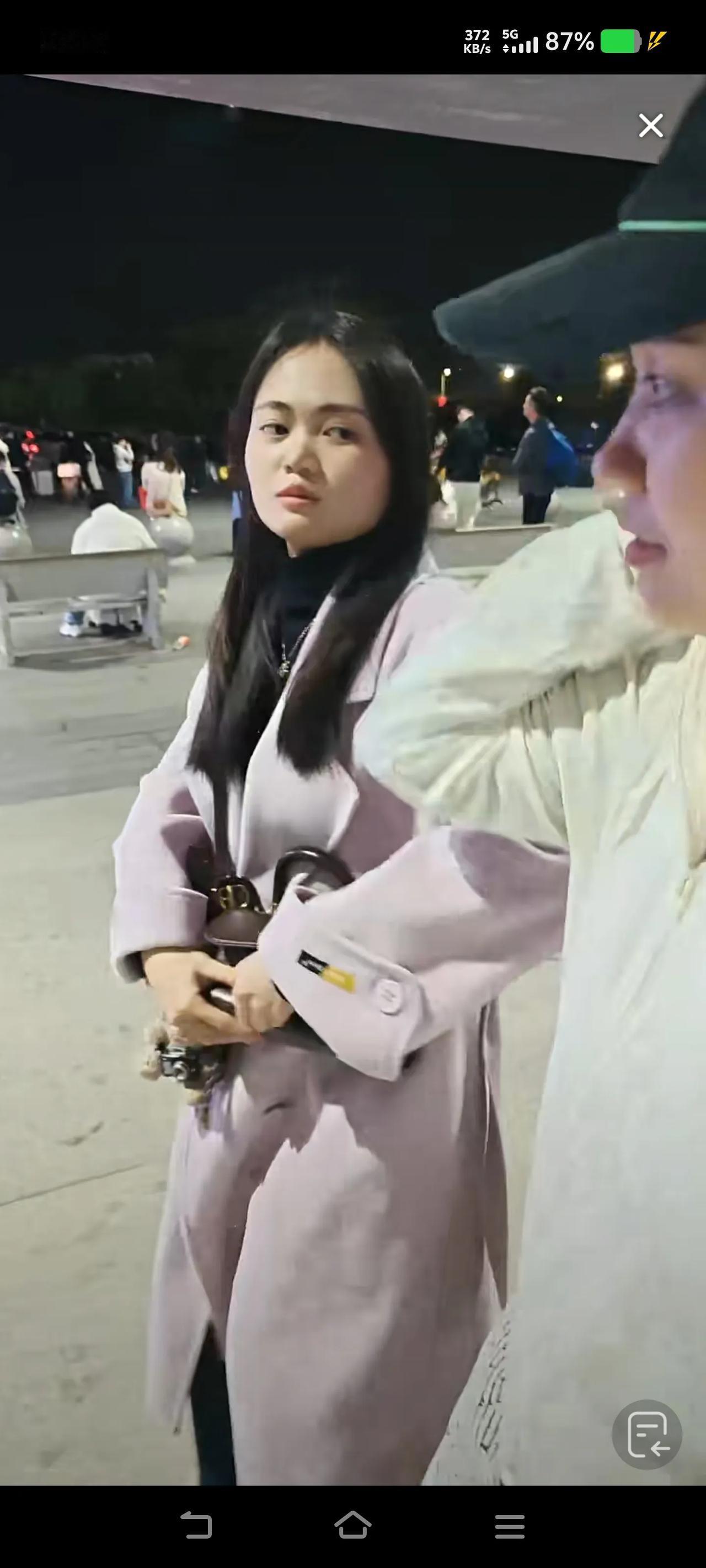 肥娟接小姨子，史上接机最高规格直播间二万人接机，直呼小姨子彩礼多少，看小姨子不看