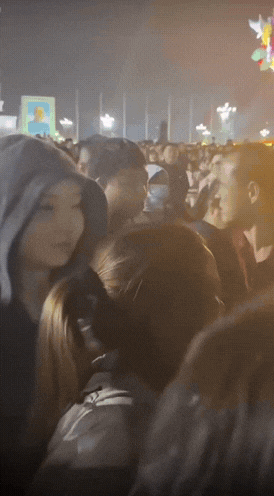 “吐口水？”现在国内某些男性解决矛盾的方式，真是越来越趋于女性化了。

你看这两