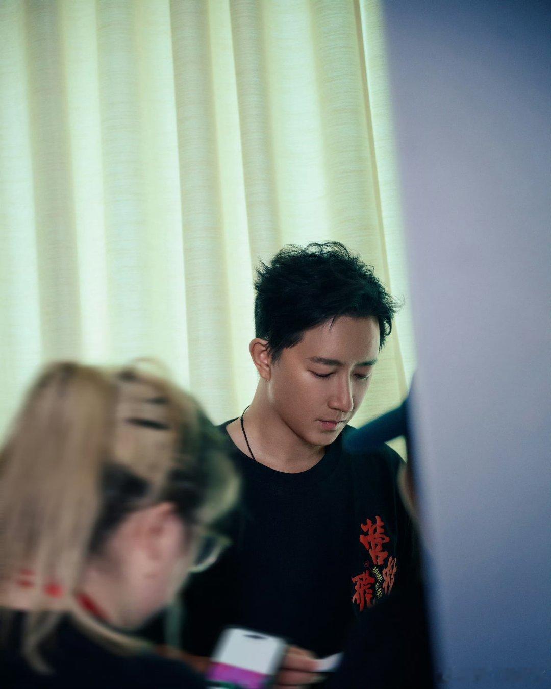 韩庚欢少是无名英雄的缩影韩庚不仅演活了角色，更读懂了角色背后的历史厚度，看完这个