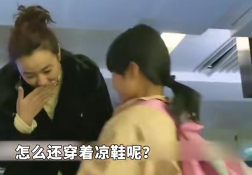 这是晋妈吴丽在2014年第一次见李勒优的情景，当时的李勒优只有11岁，来到零下3