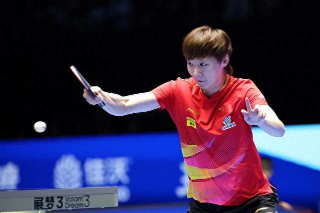 王曼昱4-0佐藤瞳！破解第一削球手，成功卫冕女单冠军