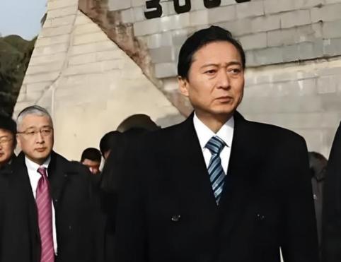 鸠山由纪夫彻底怒了！当年中国好心放弃日本战争赔款是顾全两国和平大局！高市早苗凭啥