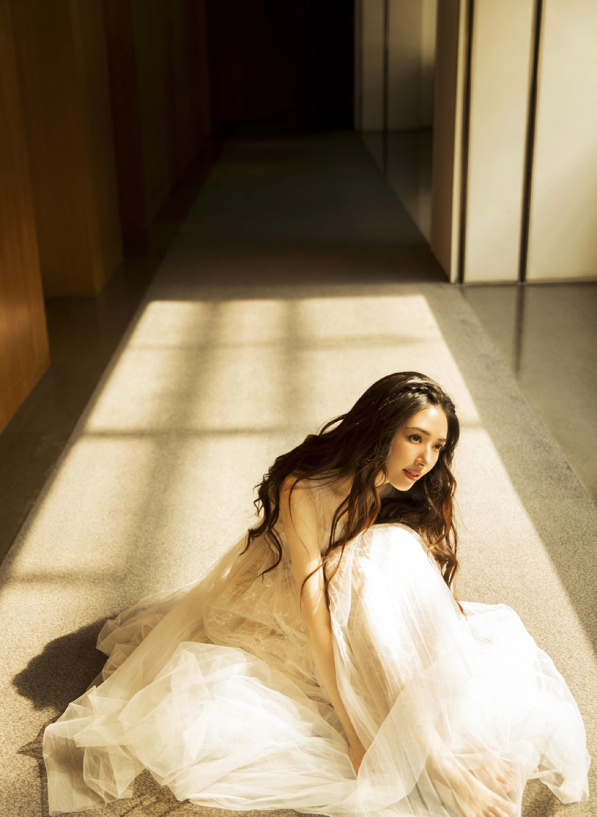 郭碧婷，“白纱嫁衣”，甜美可人。郭碧婷