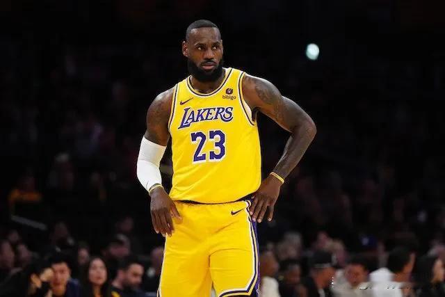 勒布朗·詹姆斯现在的 NBA 总得分比迈克尔·乔丹多 10,000 分（常规赛季
