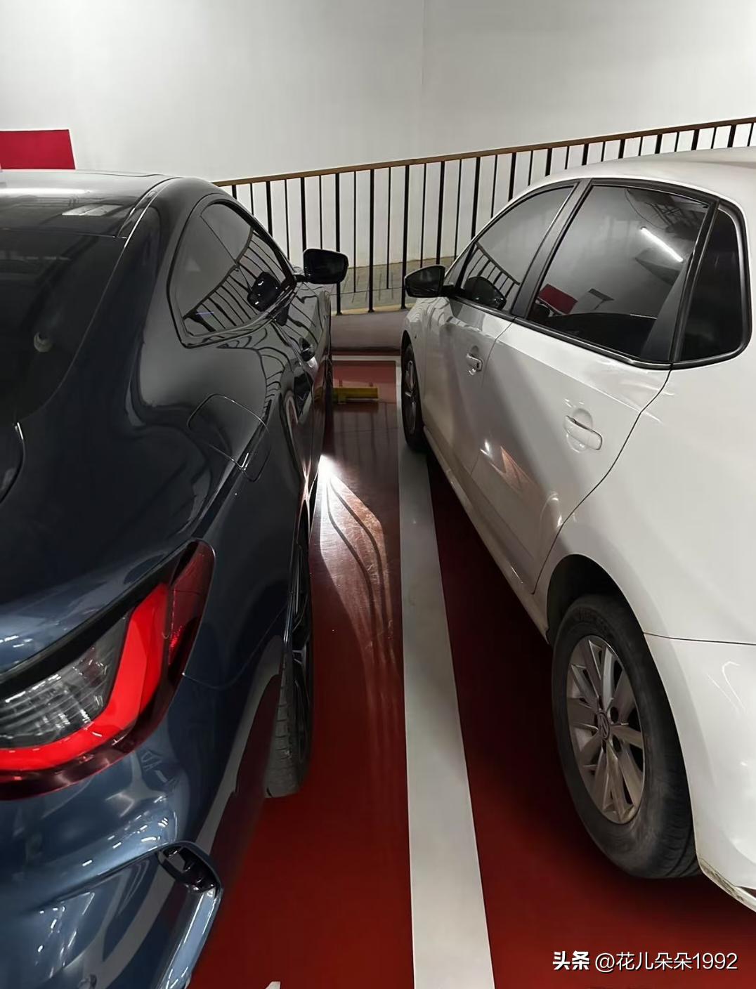 你们遇到这种情况，是怎么做的？
隔壁白车停车每次都斜着停进来，停的没法忍。我车上