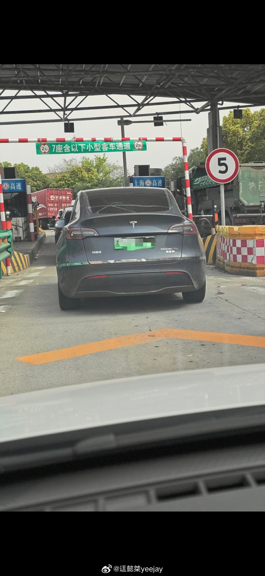 自封为［Model YL 限量版］，有趣