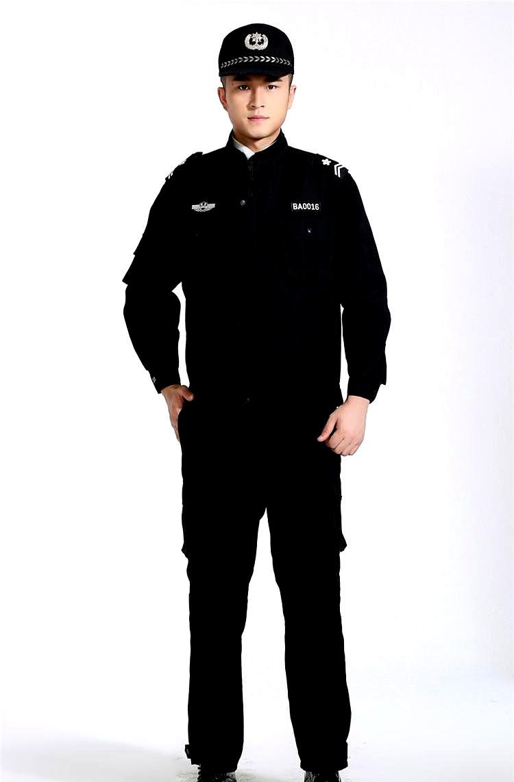 你说这事儿怪不怪？
在深圳KTV当了半年保安，有个女孩天天半夜给我塞零食饮料，我