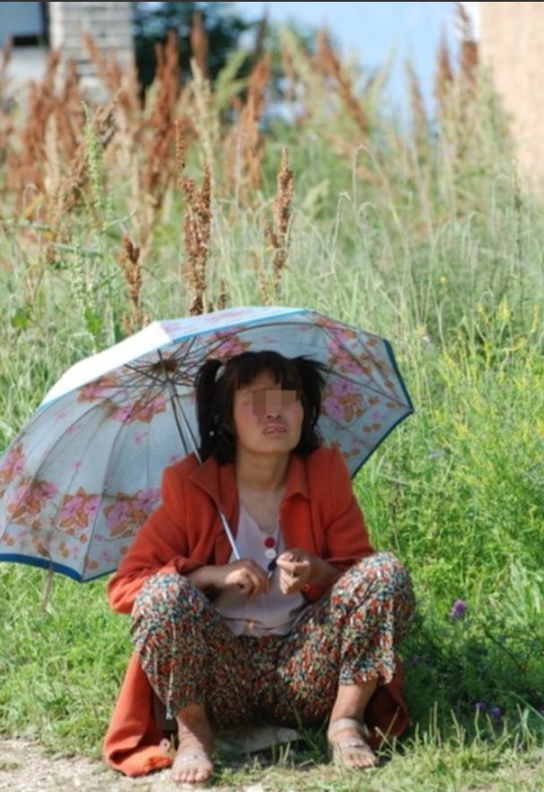 河南上蔡县一老汉，色心大气，哄骗一精神残疾的妇女到家中，结果他自己年纪大了，那方