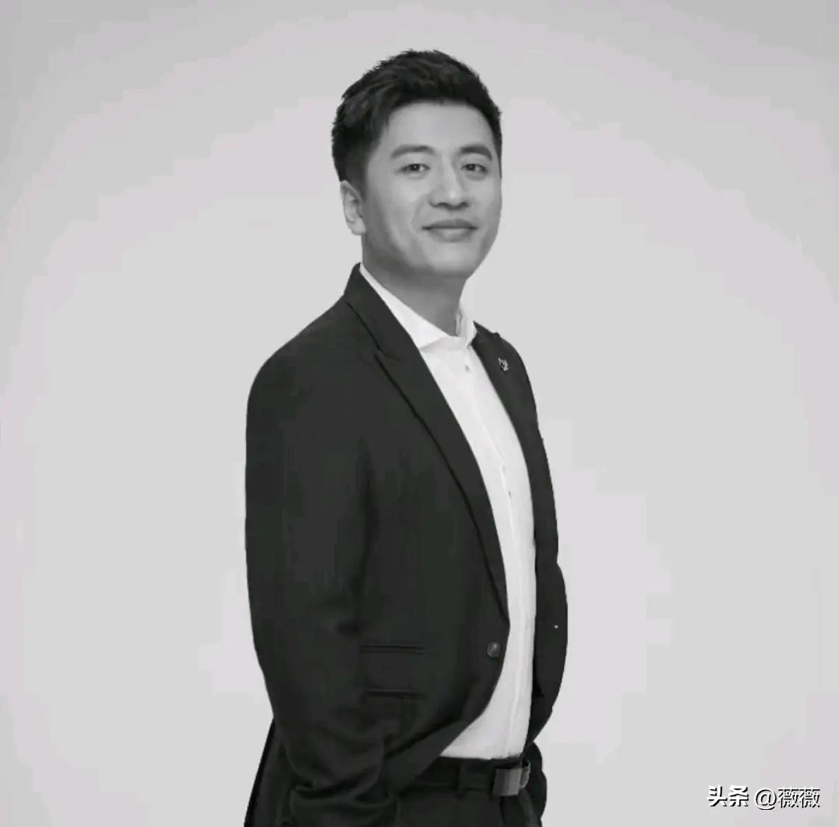 张雪峰曾说：
“当年我掏空四年的工资，给父母在东北买了房，他们正在装修的时候，我