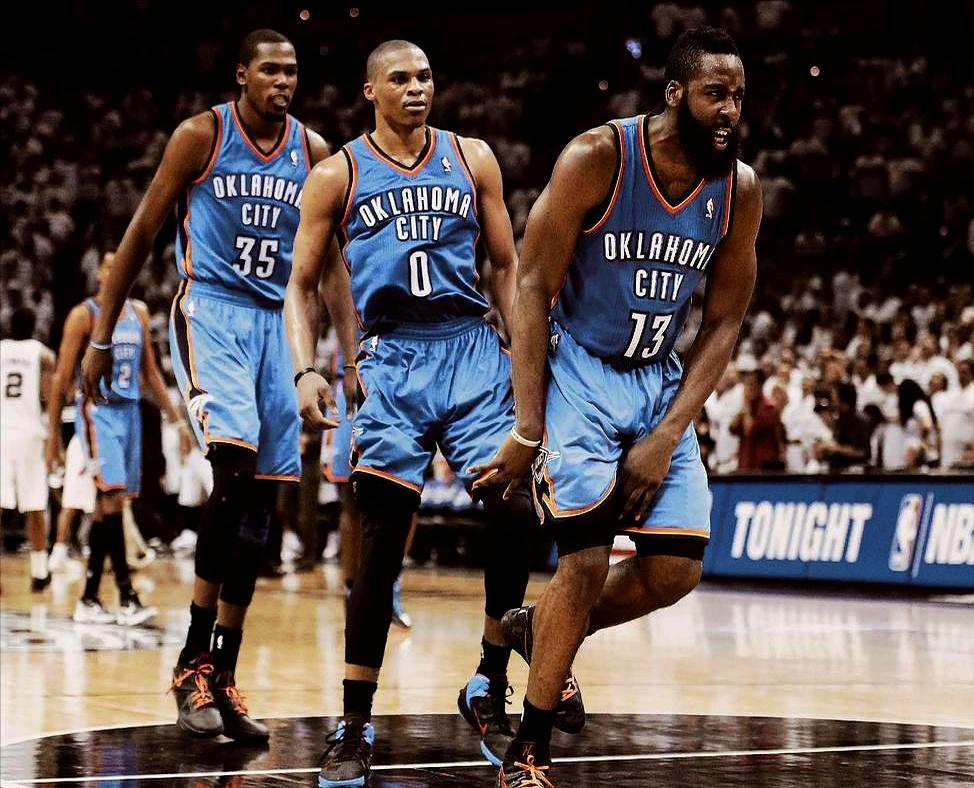 当火箭以西部第5闯进季后赛时，37岁的杜兰特像一把稳刀，5471万的年薪不白拿，