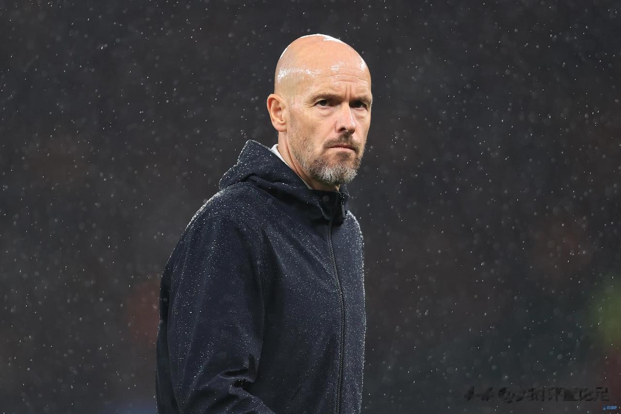 英超第11轮，曼联1-0富勒姆，不得不承认的2个可笑事实

1.滕哈赫命真硬

