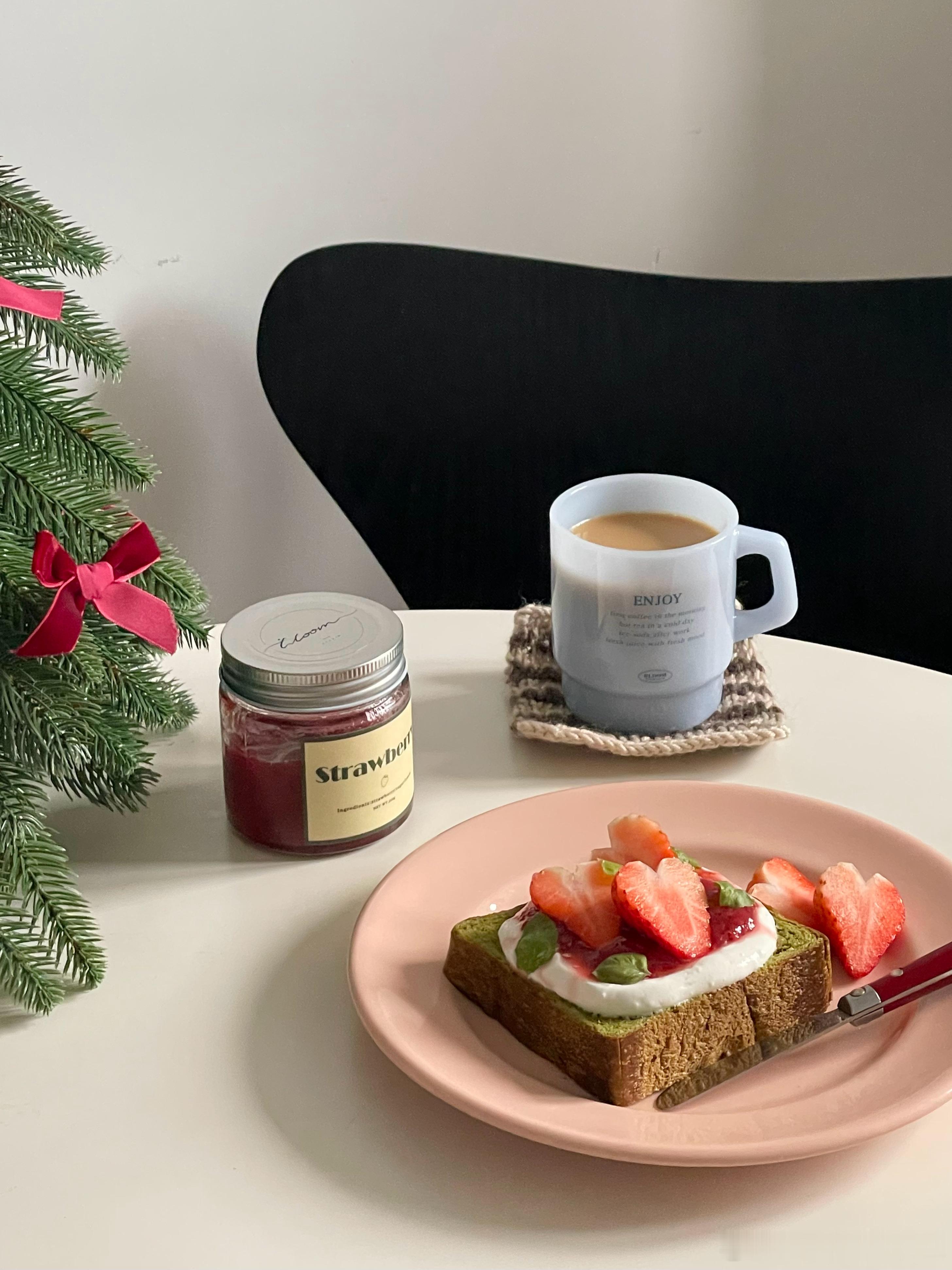 最近的早餐🍓🍊🥚🍞🍅2025年的第一天啦 大家新年早安～新一年平安健康