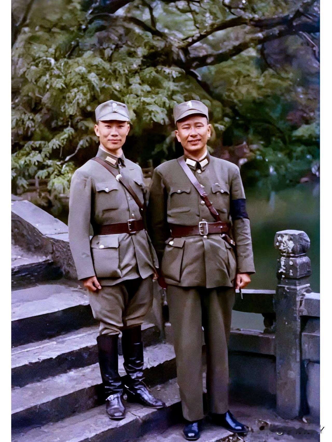 一九四三年，在昆明黑龙潭的陈诚与白崇禧。这并非演戏，也绝非影视剧中的演员，而是他