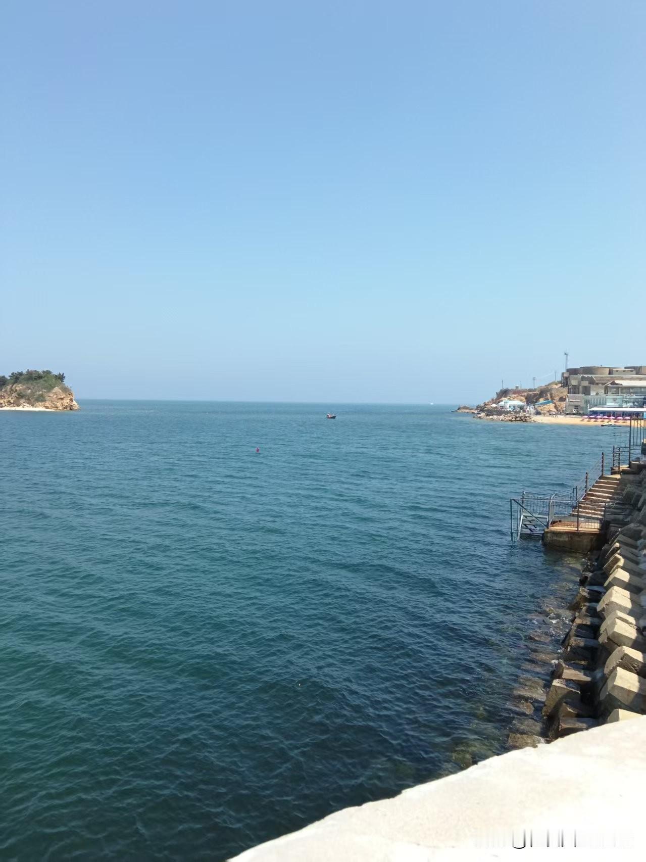 威海的海，去一次一眼就爱上了

威海的海，是我见过最干净的蓝。没有拥挤的人潮，只