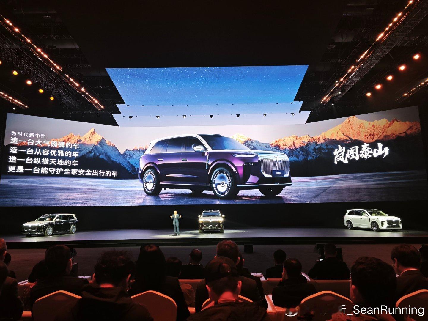 今晚岚图泰山上市发布会上，岚图汽车CBO邵明峰直言：“今后大六座SUV市场，就看