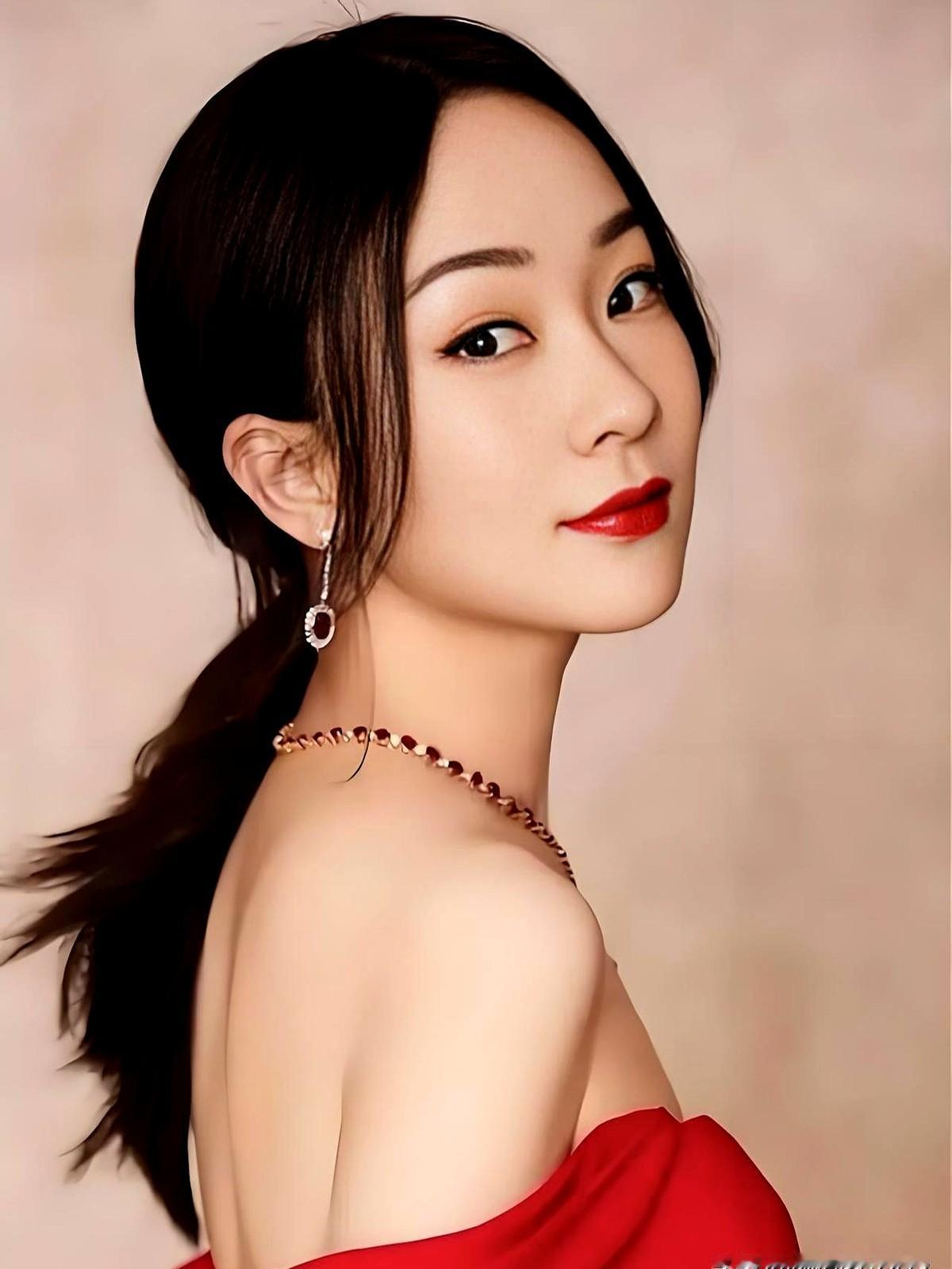 谁说女演员淡出荧幕就是归宿？

霍思燕这几年不拍戏，直接“杀”进了国际犬展圈，还