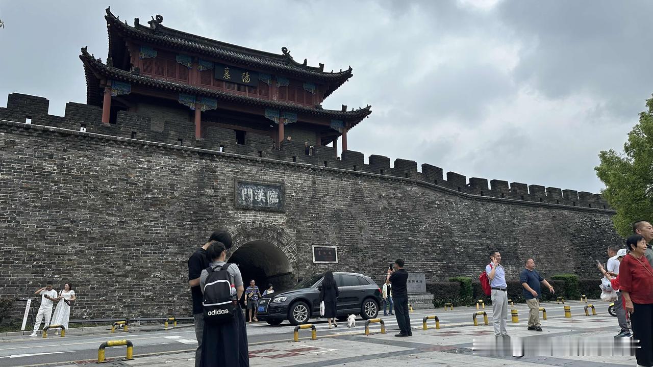 湖北襄阳，这似乎是我第三次到访。原本计划从郑州自驾，一站直达神农架。但转念一想，