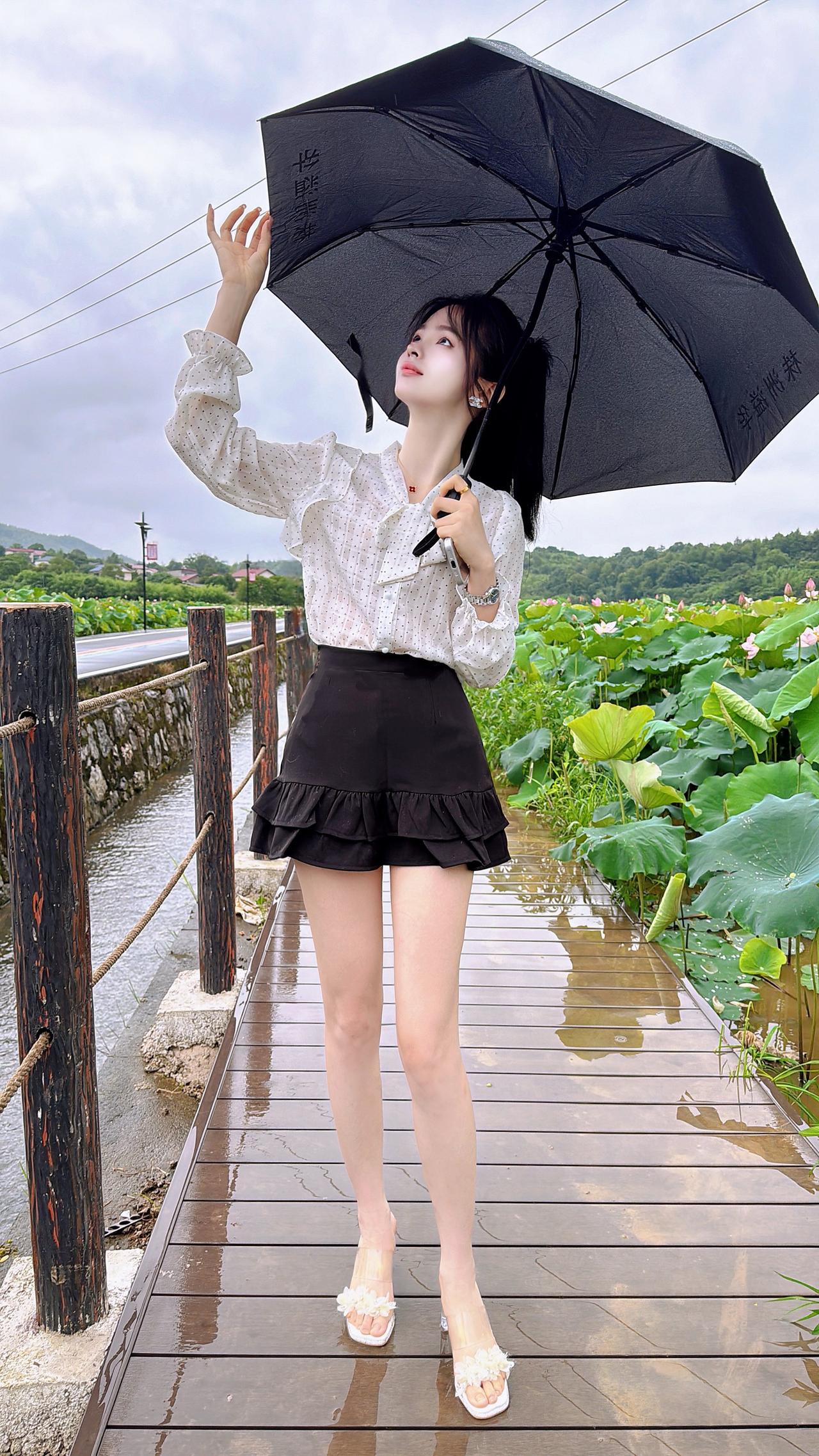 入了心的人，见与不见都会想念.这一生最无奈的事情，大概就是，遇见了很喜欢的人，却
