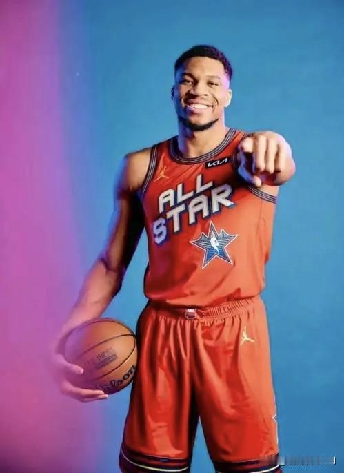 随着全明星第二轮选票出炉，NBA东部首发基本确定:

美国控卫，布伦森，191.