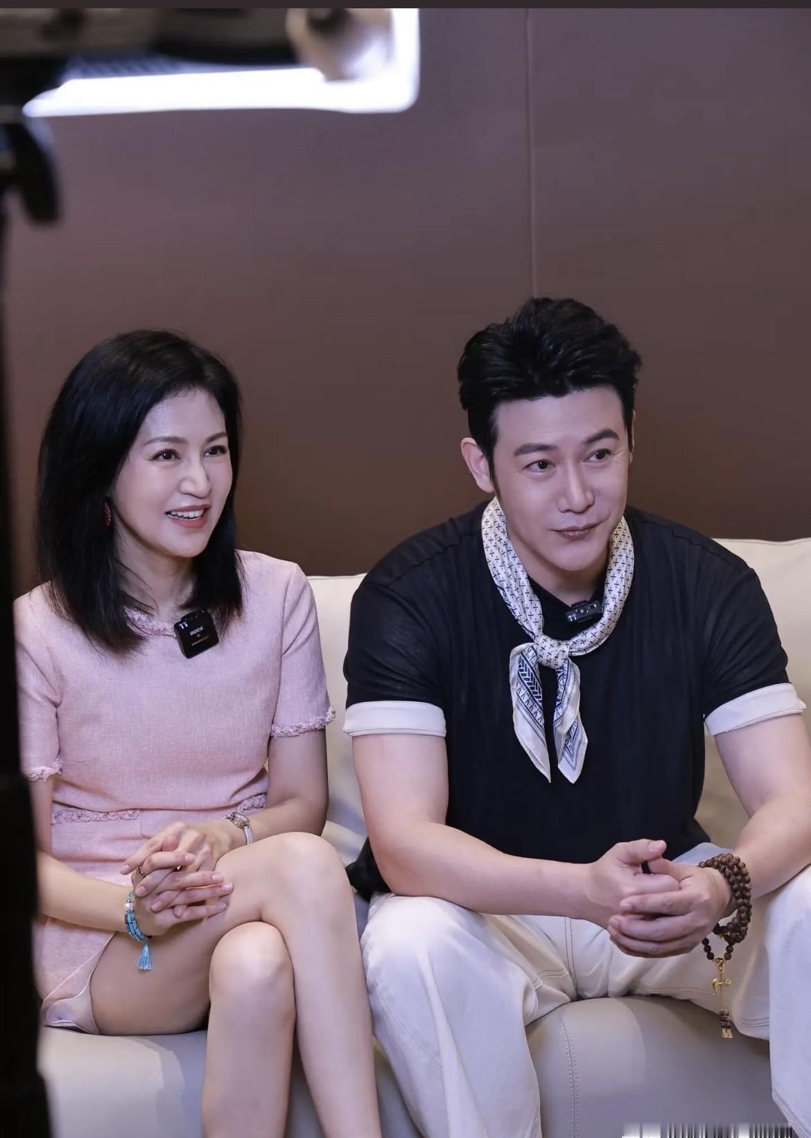 身边不少全职太太还在纠结每月家用  
鲍蕾去年光理财收益就够买三套上海豪宅  