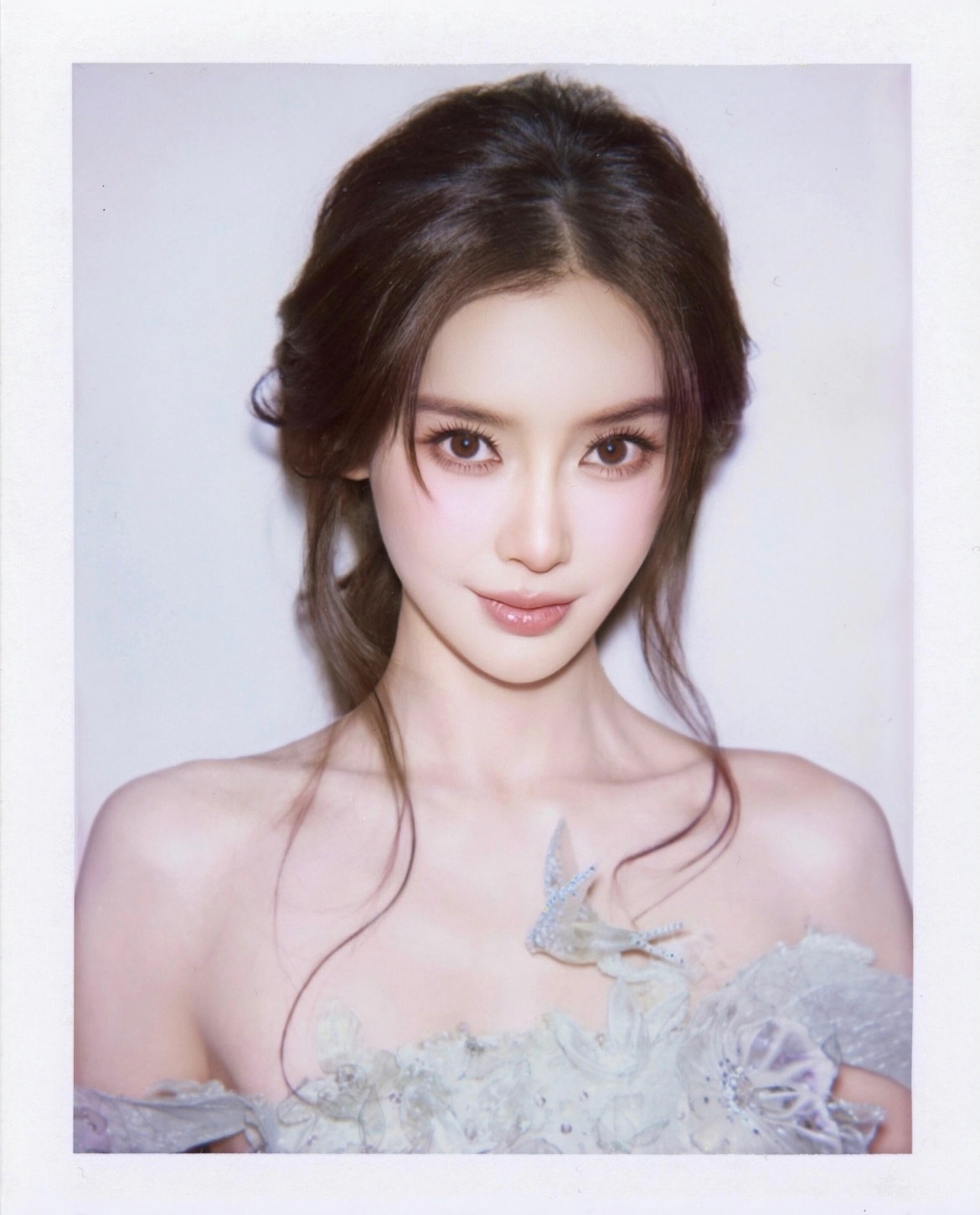 Angelababy 我保证她是天使历经风雨依旧心怀热忱，容貌明艳，内心柔软。我