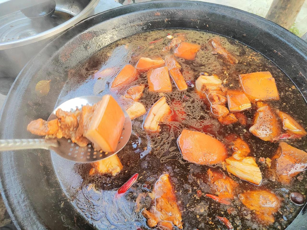 对于又辛苦了一天的德周文化团队，美食和音乐也许才是醉美的犒劳！继续再接再励！@头