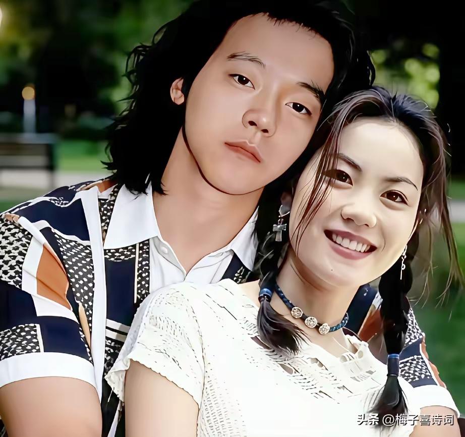 王菲选男人的眼光还是很精准的，年轻时候的窦唯，忧郁的气质，长长的头发加上清俊的五
