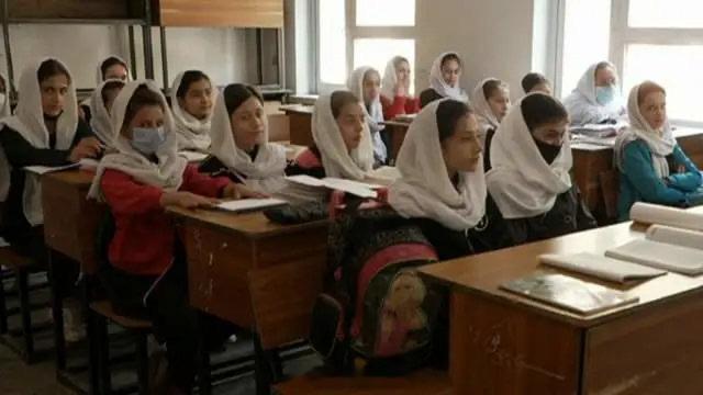 阿富汗永久禁止女性上学阿富汗塔利班教育部长宣布，永久禁止女性入学。 