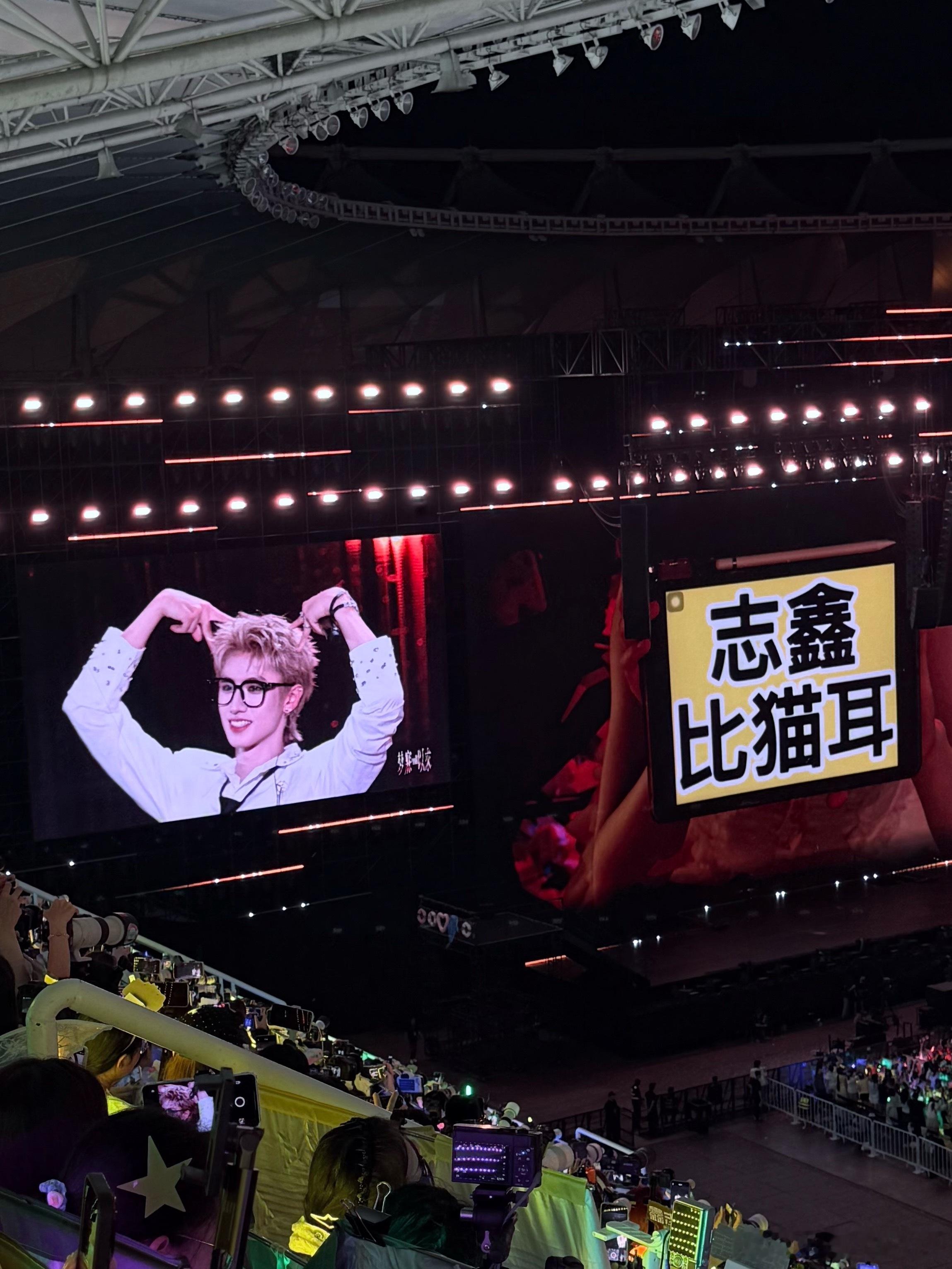 地球上的水是会循环的 所以当年你在练习室留下的汗水 变成了如今在我眼眶打转的泪水
