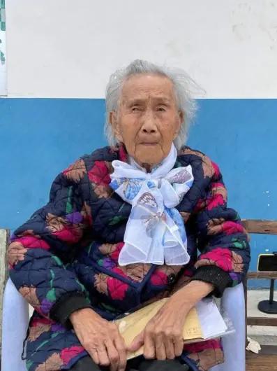 雷金二（1925年-2022年6月30日），原名雷金安，湖南华容人，慰安妇制度受