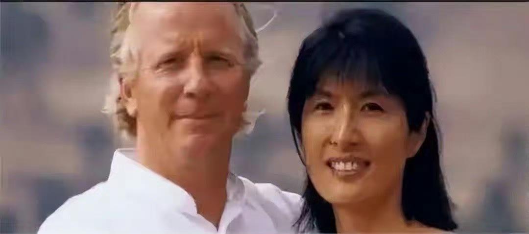 打破审美偏见！被称“最丑超模”的她，却是纪梵希家族唯一中国媳妇
 
在以白幼瘦为