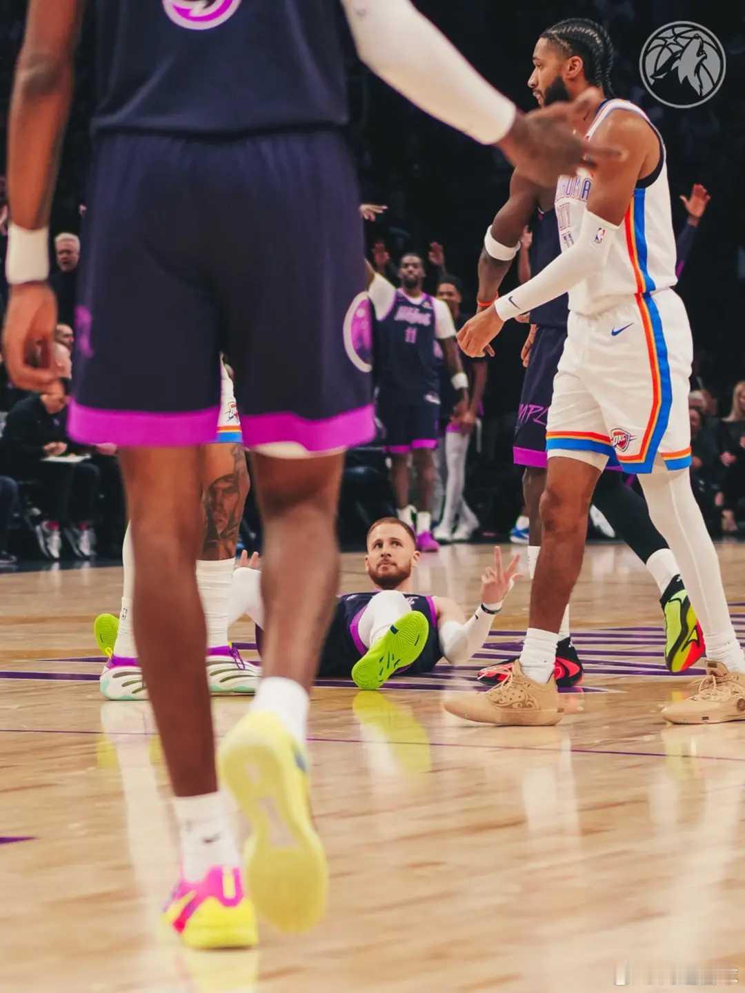 华子复出26+12送制胜三分森林狼掀翻雷霆，亚历山大35+5+7北京时间11月2