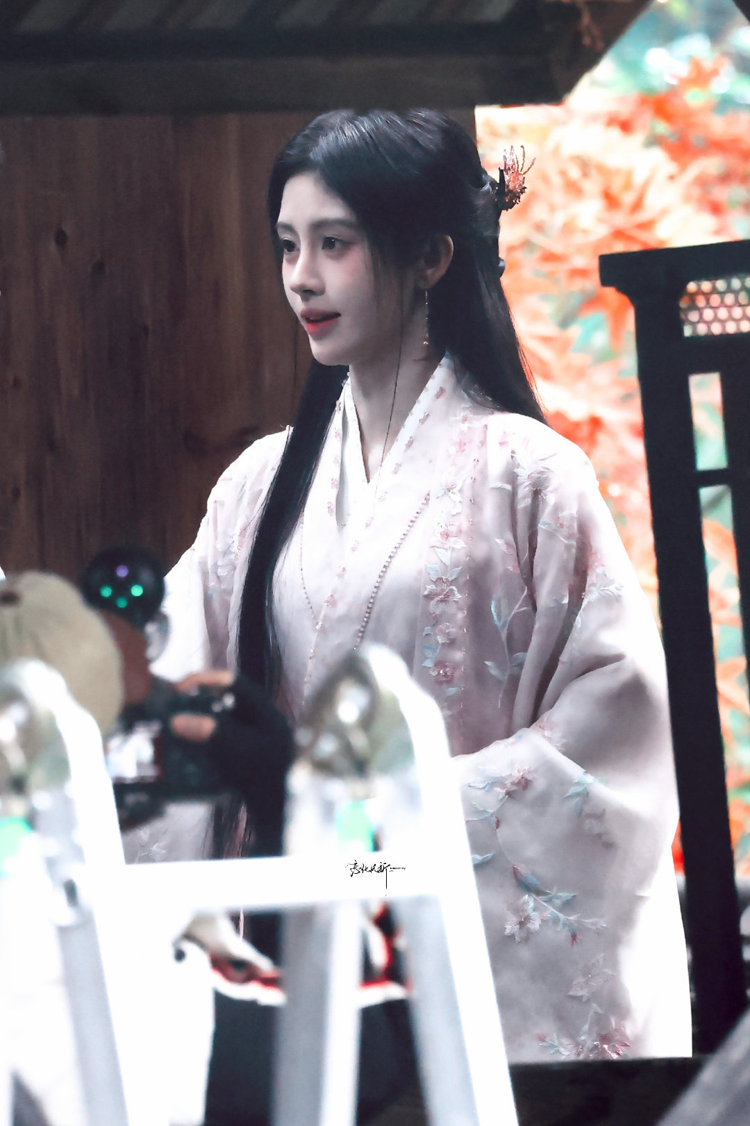 jjy鞠婧祎千香 jjy鞠婧祎姜黎非 “这交替的四季都在告诉你路要往前走.”𝙏