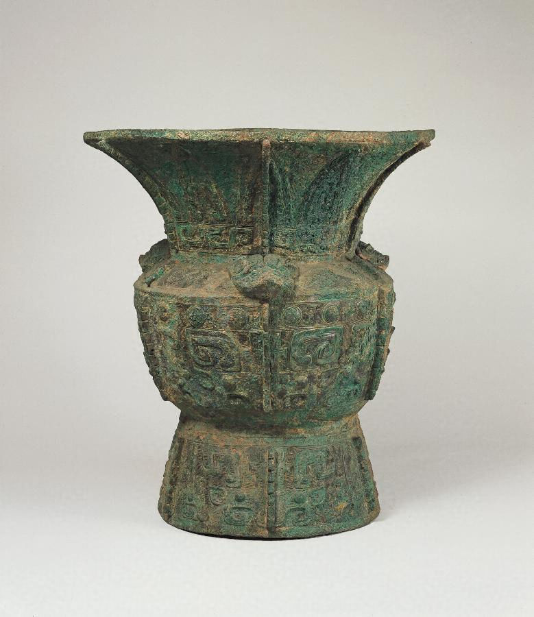 每天一件青铜器 日本根津美术馆收藏的商晚期兽面纹大口尊. 根津有两件大口尊(图2