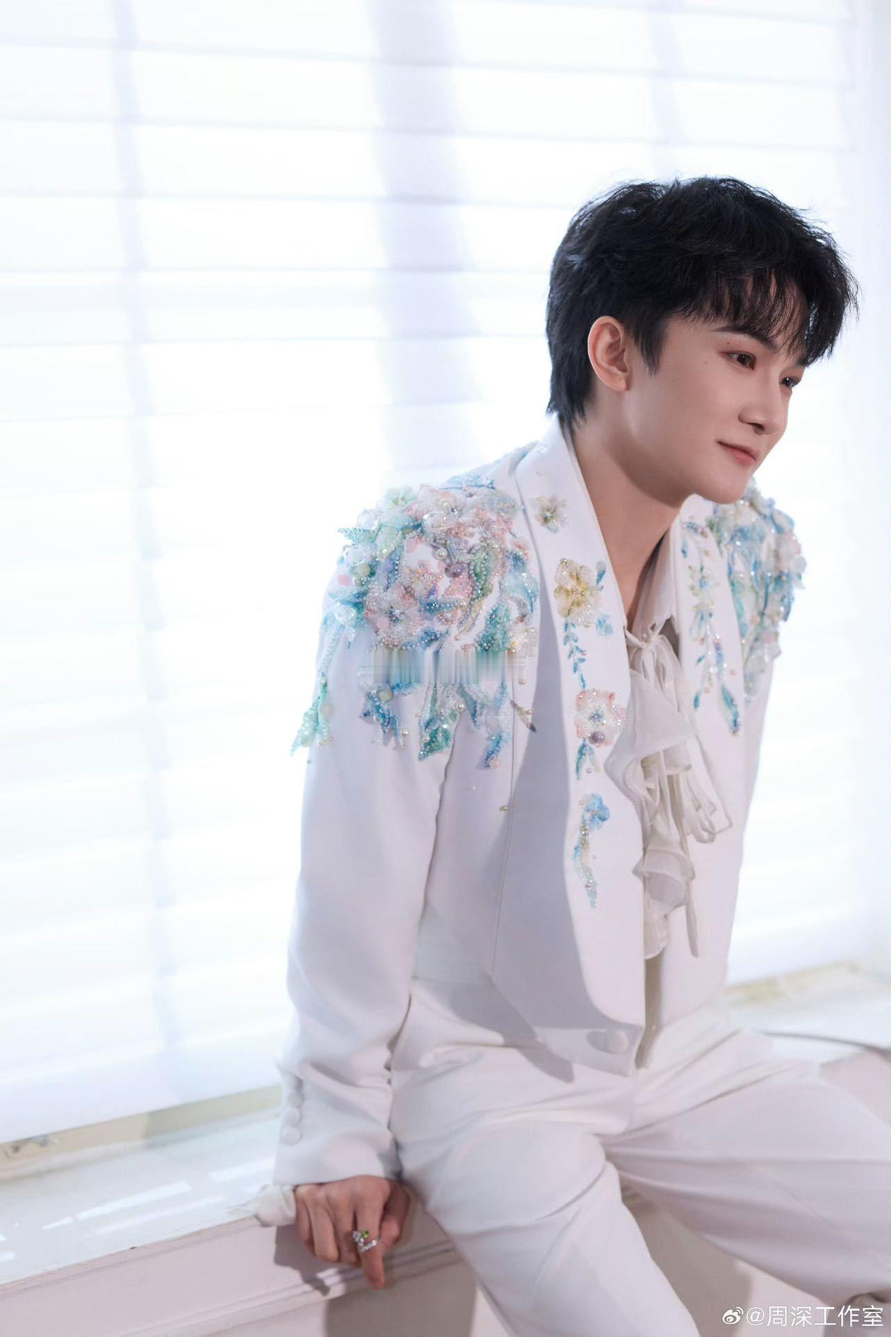 周深好风起见证中国电影的春天周深展示11秒高音 每一句都饱含深情，周深《好风起》