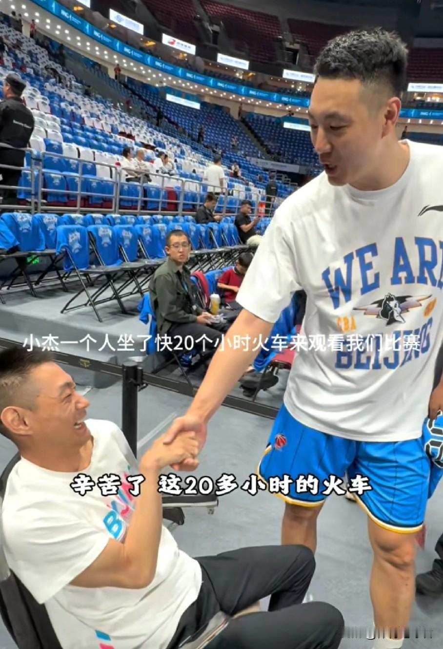翟晓川有情有义！
今天下午16：30，北京男篮发出外地球迷到主场支持球队的视频！