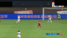 海港上半场0-1落后河南队，科维奇禁区中路一脚抽射破门，海港最近状态堪忧，这是又