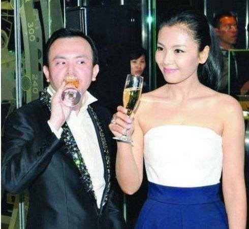 刘涛身上不仅有贤妻良母气质，早年的她还带着娇俏，其实她挺有女人味的。