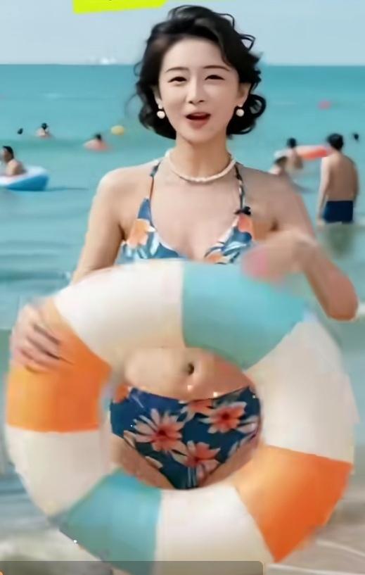 天热了，要减肥美体，下海游泳是最好的健身运动。来吧！伙伴们…
户外游泳减肥 海边