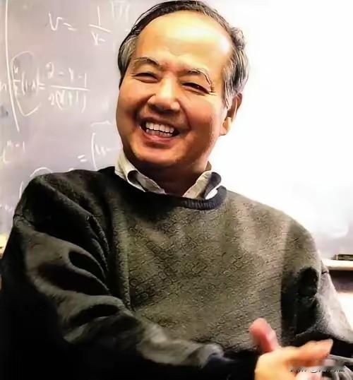 有人问李政道，你为什么不回国养老？如果回国的话，生活比在美国好多了！但是李政道只