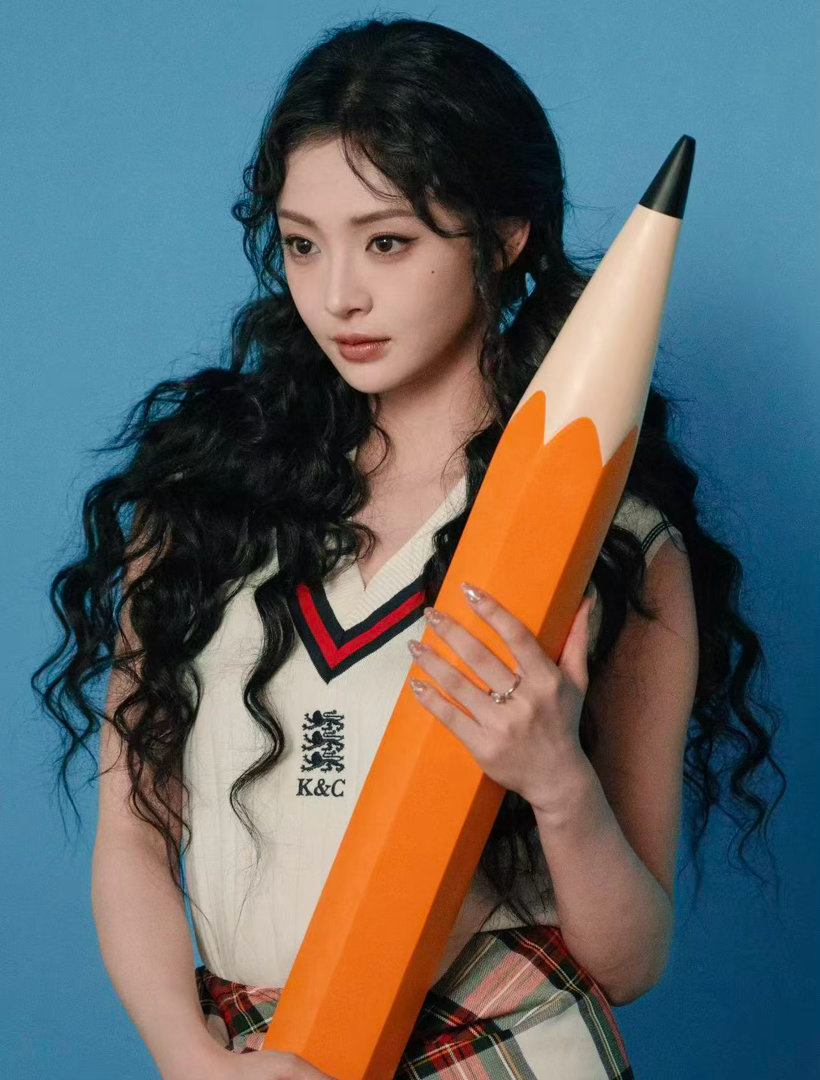周洁琼好明媚的一张脸  她就是那种“妈生好脸”的代表吧？怎么拍都好看。周洁琼好明